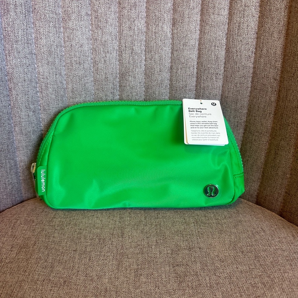 NWT Lululemon Athletica Vibrant Green Toiletry Bag